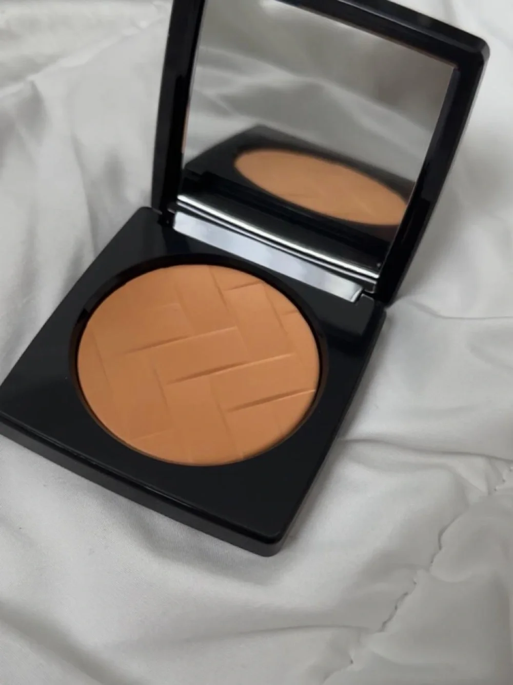 Bobbi Brown Vitamin Enriched Pressed Powder in Peach